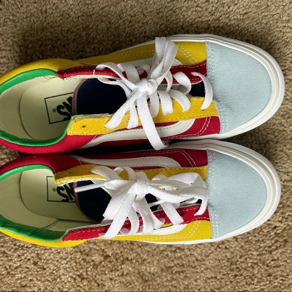 Vans - Picture 2 of 4